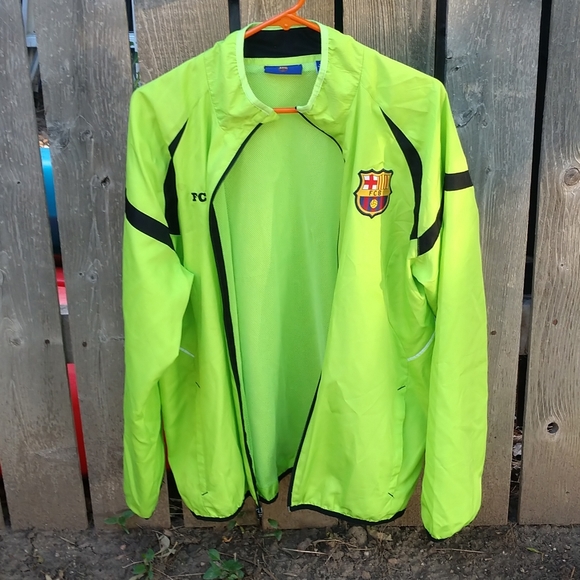 Barcelona Soccer Jacket M Green/Black High Visibility FCB - Picture 4 of 6
